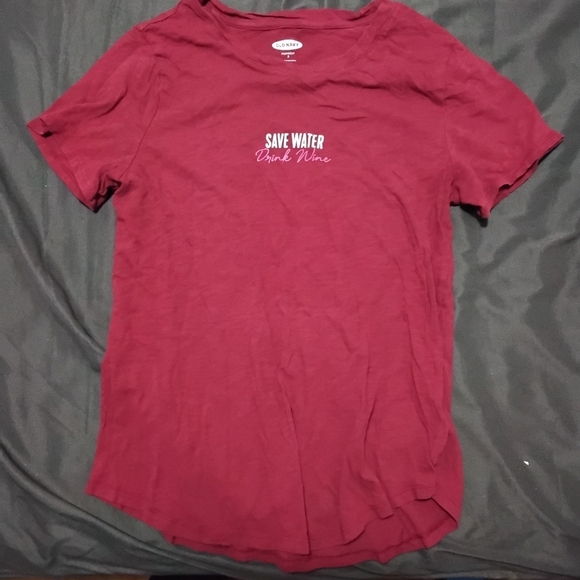 Old Navy Burgundy Graphic Tee - Picture 2 of 3